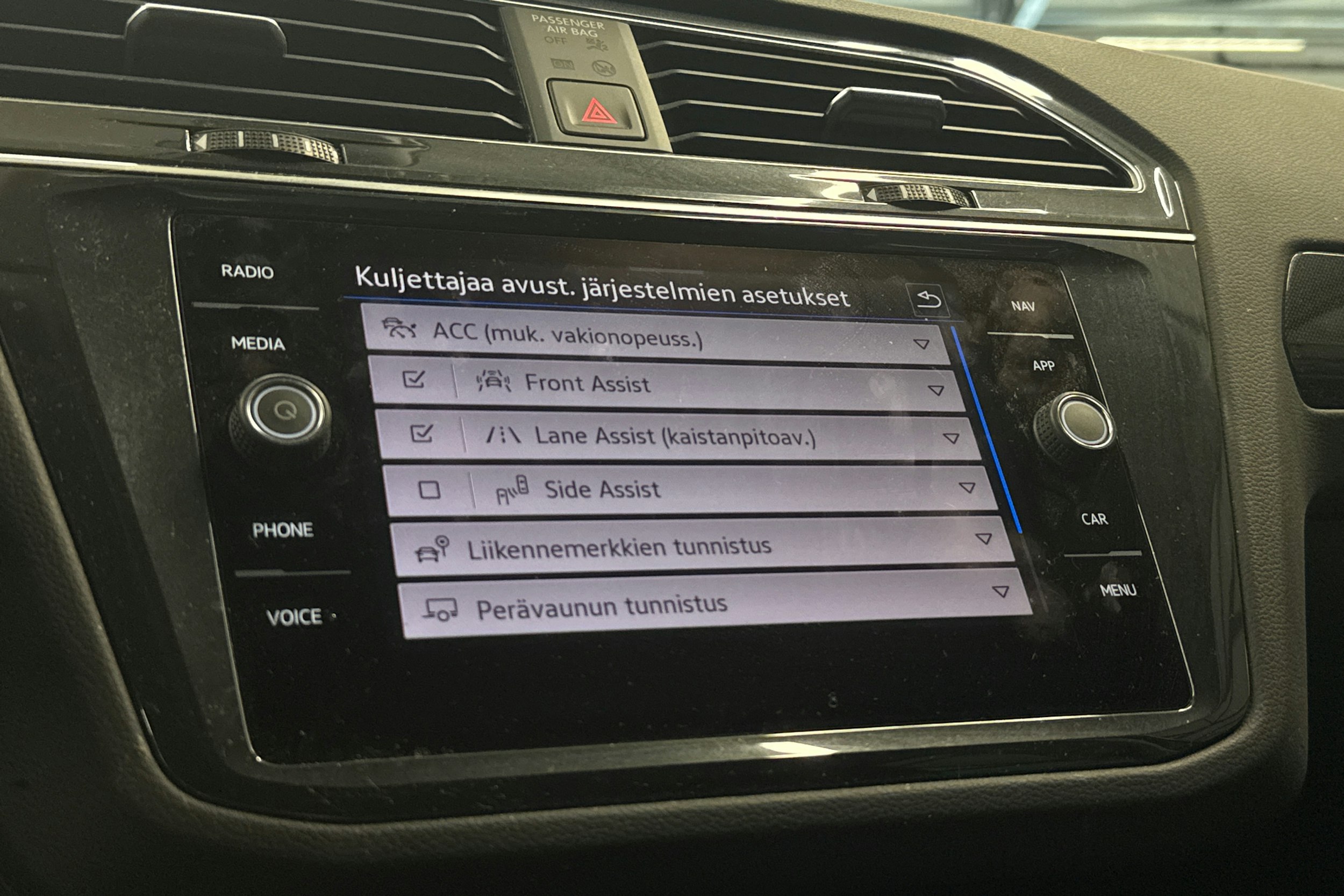 musta Volkswagen Tiguan 2022 kuva 20.