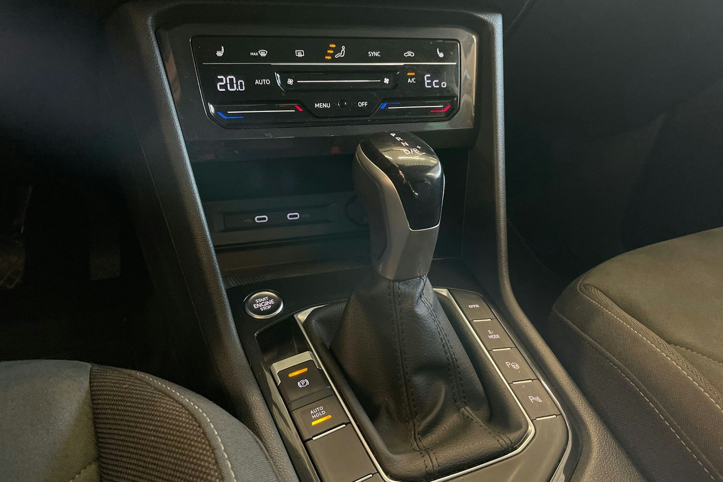 Harmaa Volkswagen Tiguan 2022 kuva 20.