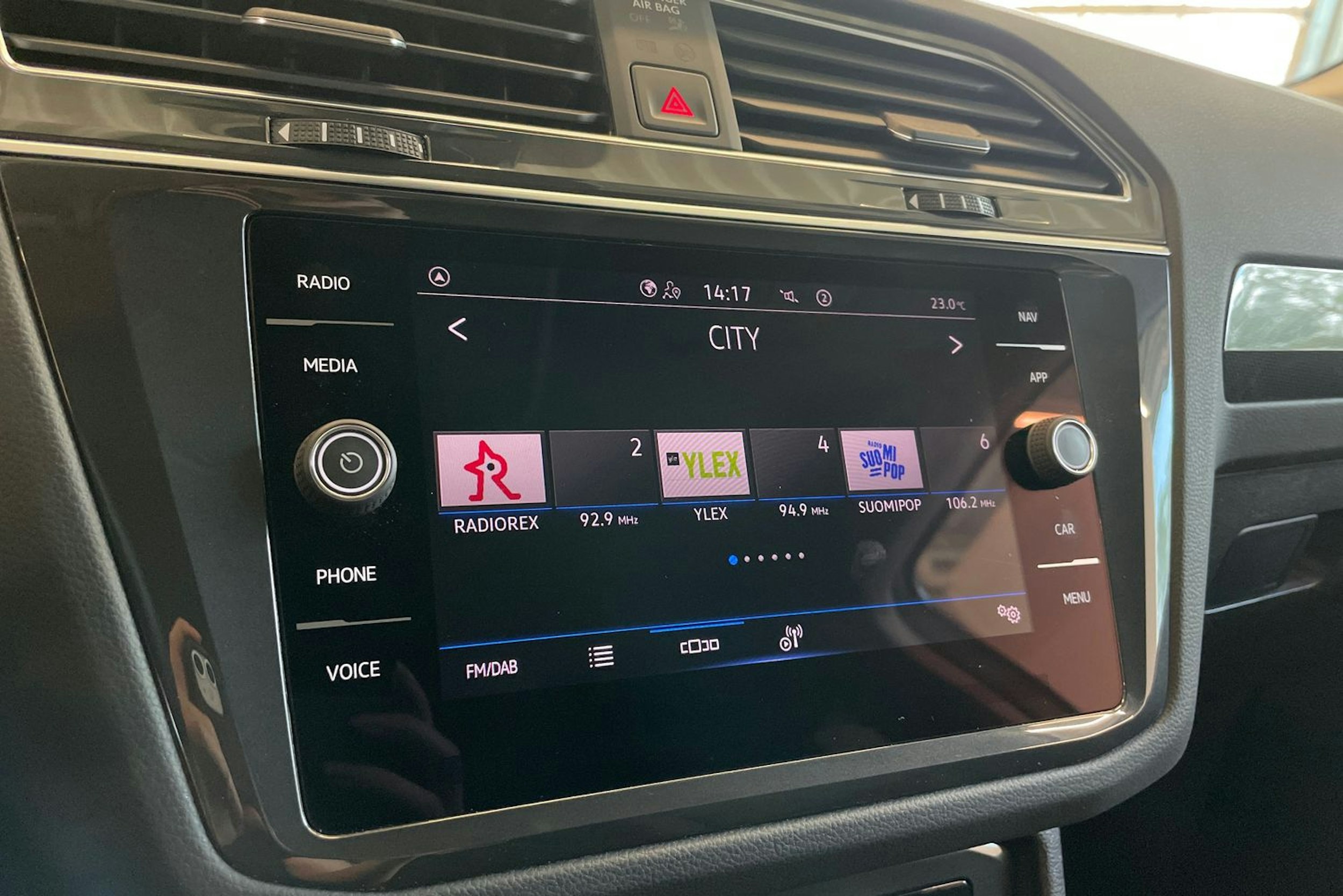 Harmaa Volkswagen Tiguan 2022 kuva 21.