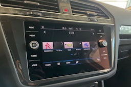 Harmaa Volkswagen Tiguan 2022 kuva 21.