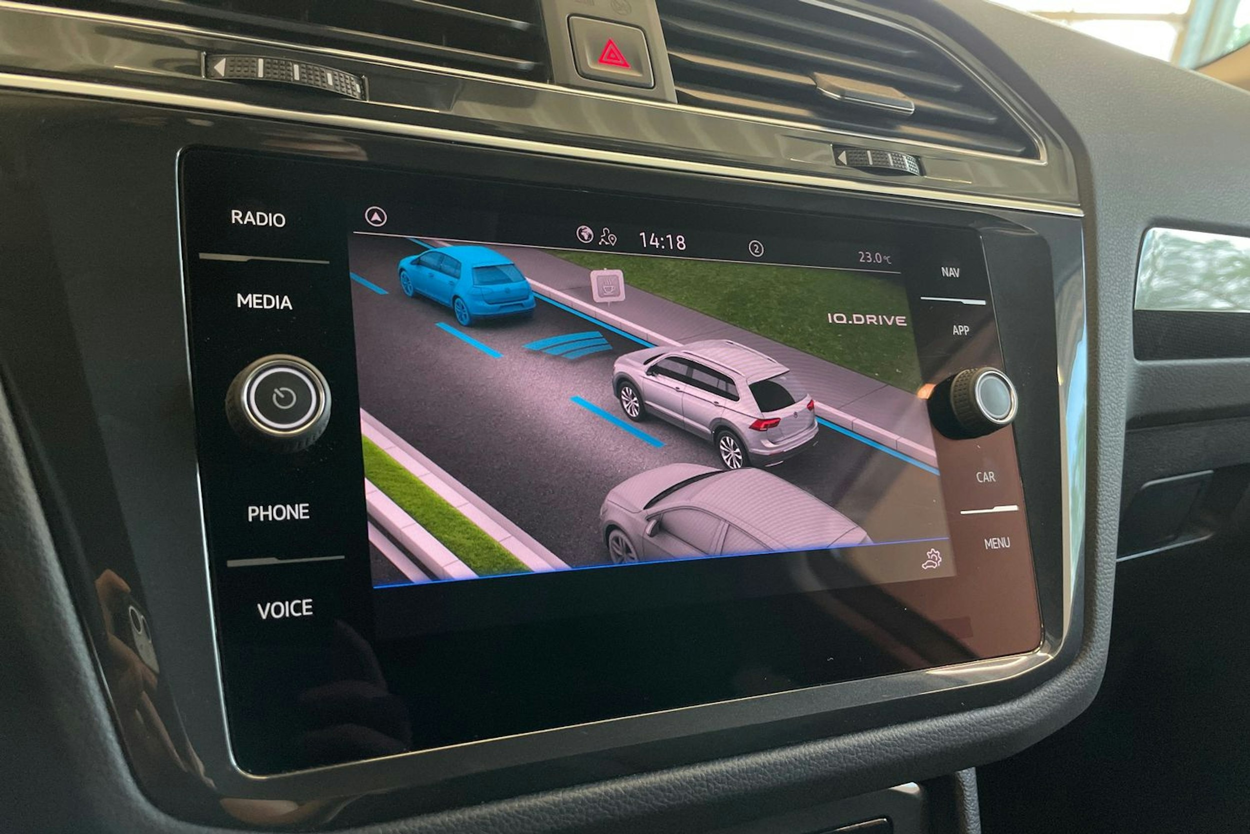 Harmaa Volkswagen Tiguan 2022 kuva 24.