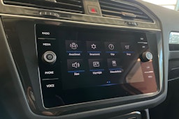Harmaa Volkswagen Tiguan 2022 kuva 26.