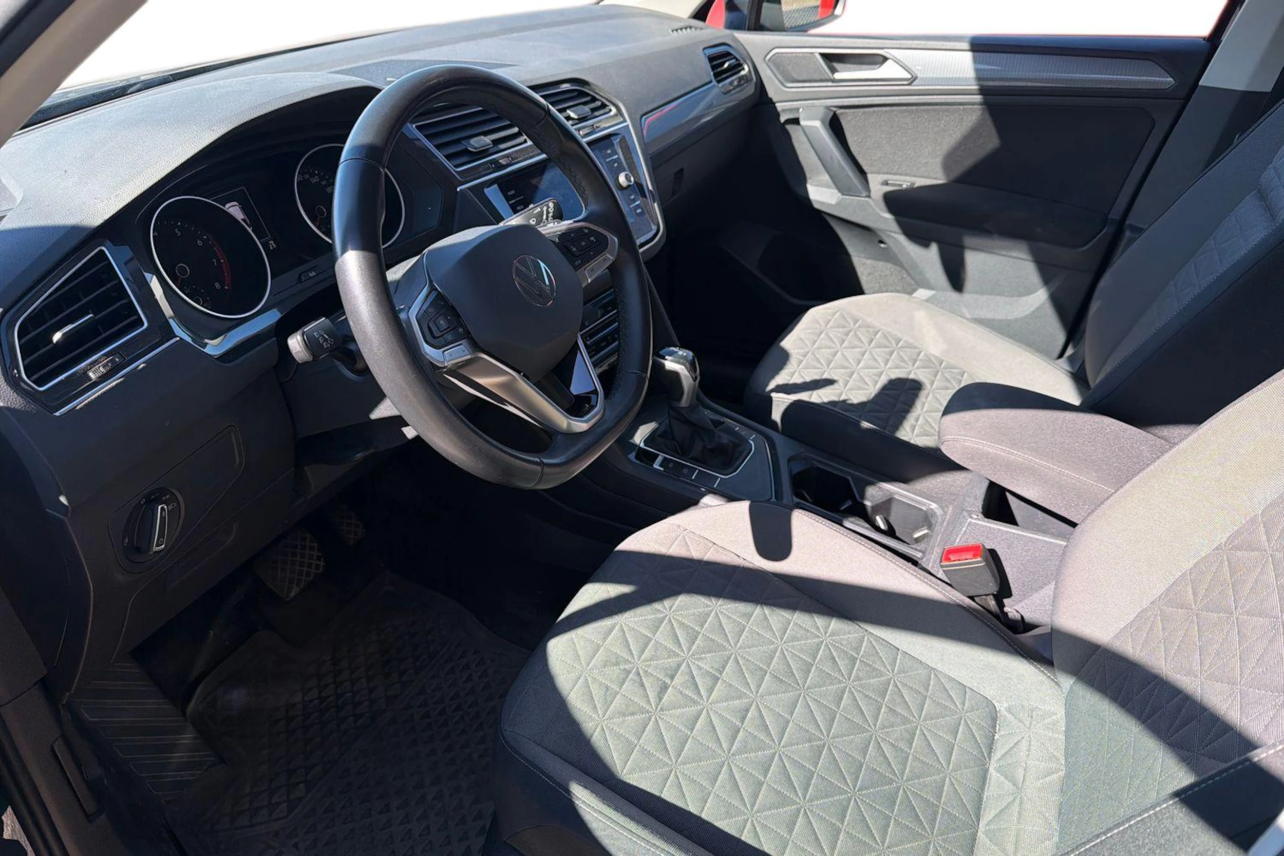 Sininen Volkswagen Tiguan 2022 kuva 3.
