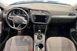 Sininen Volkswagen Tiguan 2022 kuva 9.