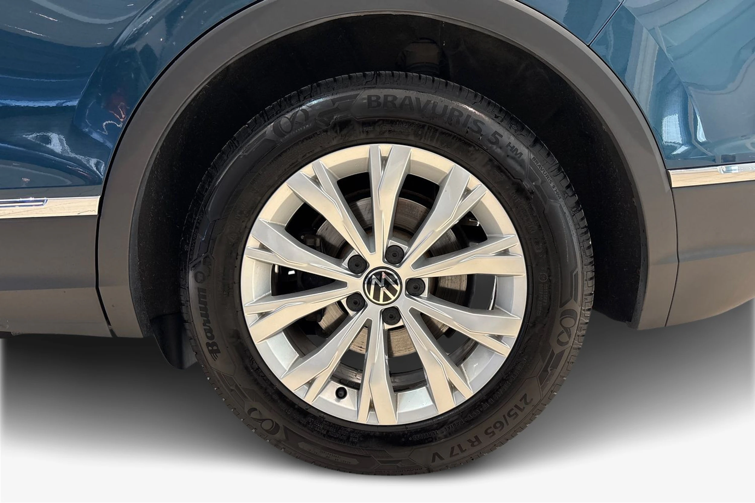 Sininen Volkswagen Tiguan 2022 kuva 12.