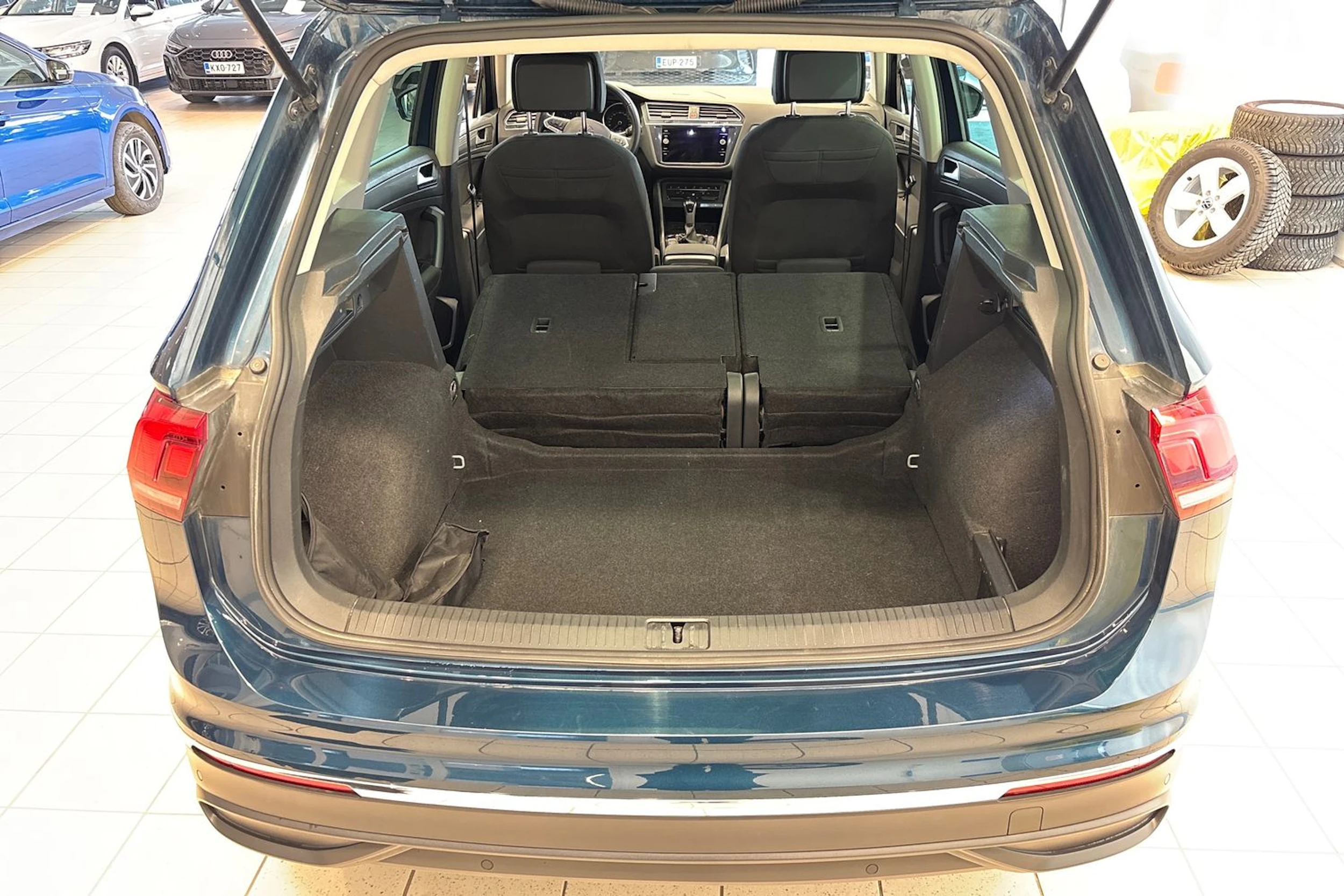 Sininen Volkswagen Tiguan 2022 kuva 17.