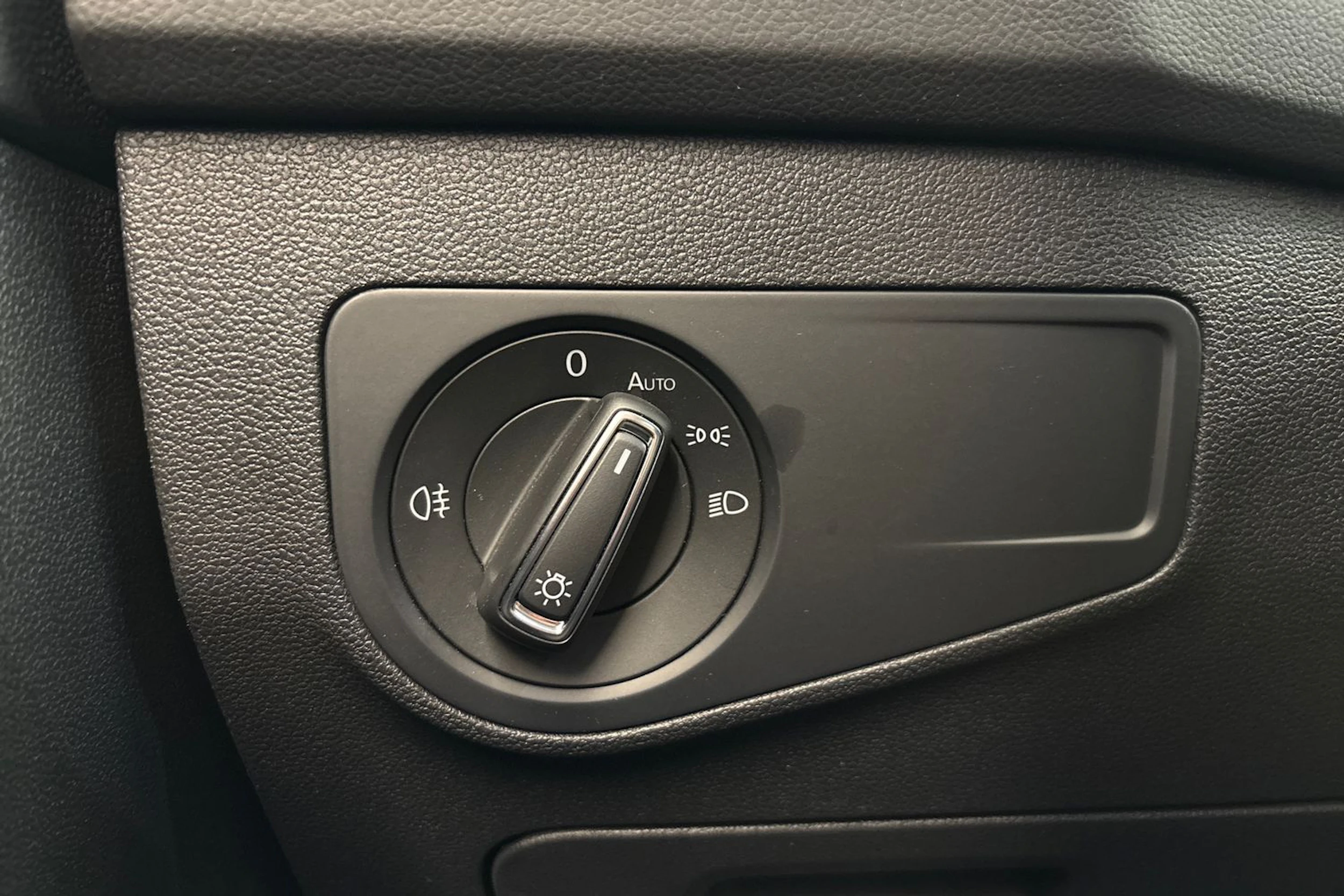 Sininen Volkswagen Tiguan 2022 kuva 21.