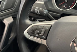 Sininen Volkswagen Tiguan 2022 kuva 22.