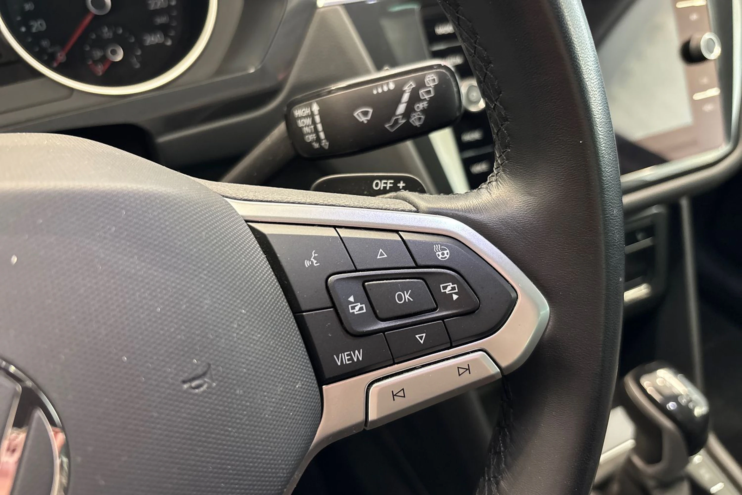 Sininen Volkswagen Tiguan 2022 kuva 23.
