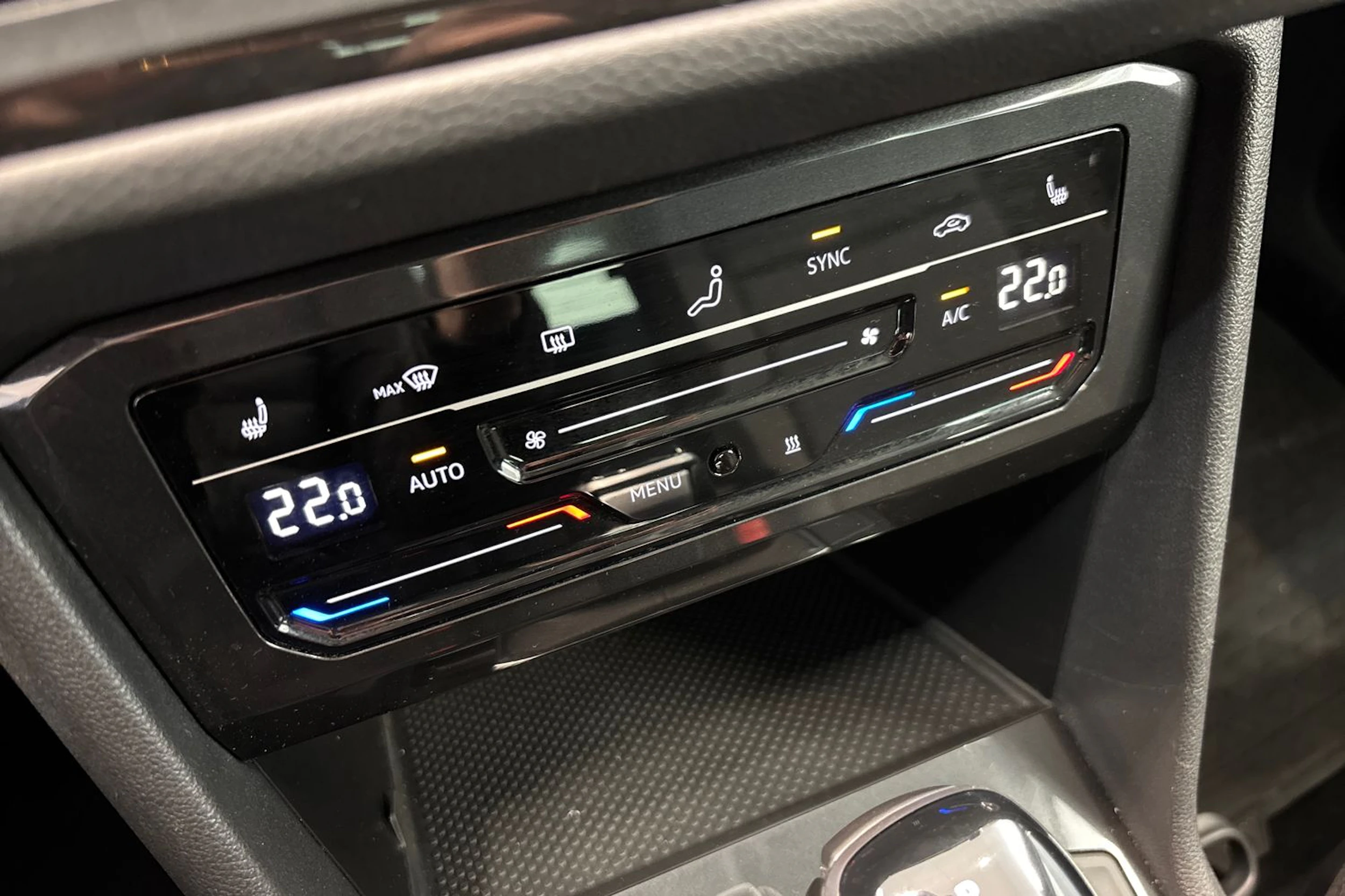 Sininen Volkswagen Tiguan 2022 kuva 25.