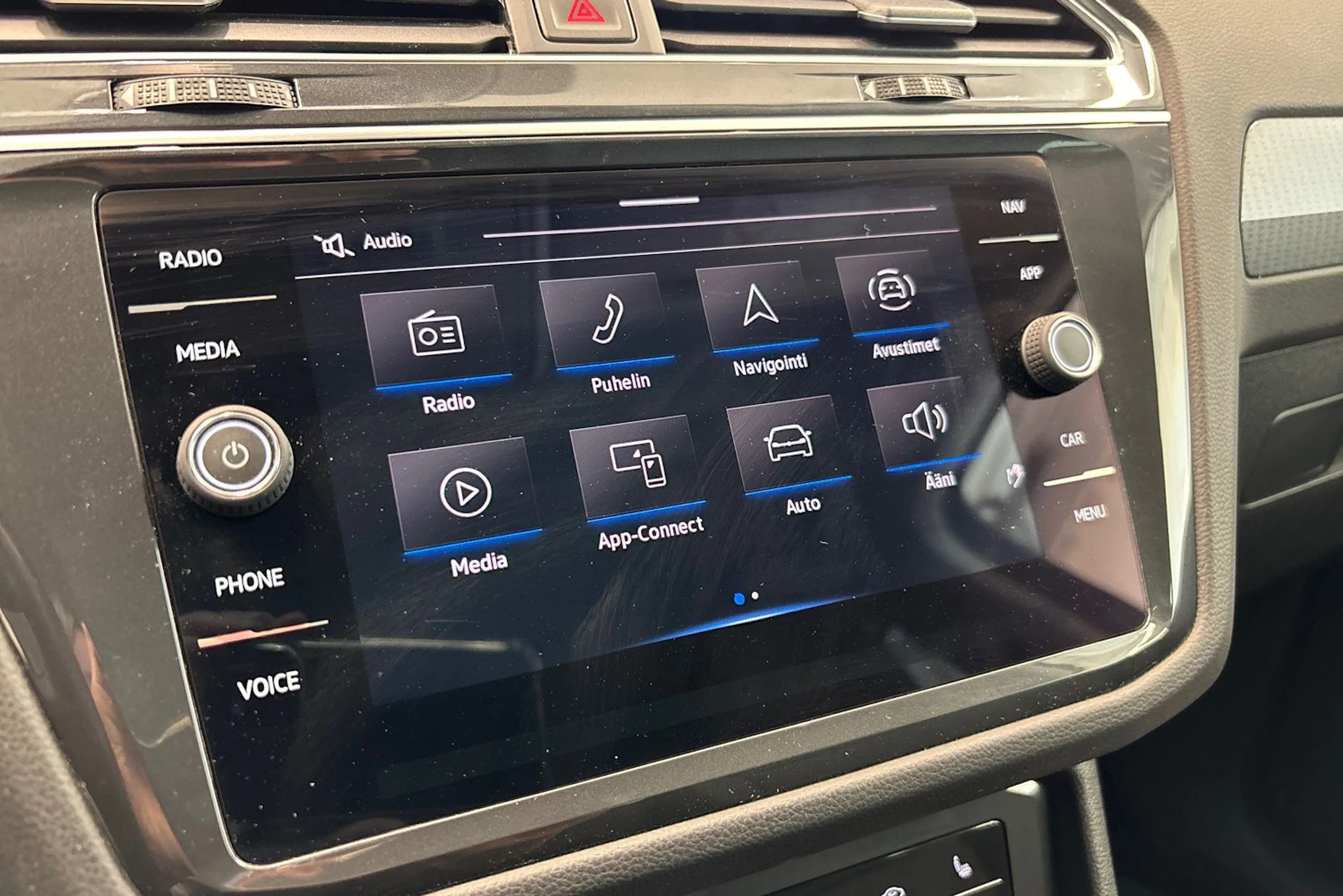 Sininen Volkswagen Tiguan 2022 kuva 26.