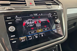 Sininen Volkswagen Tiguan 2022 kuva 30.
