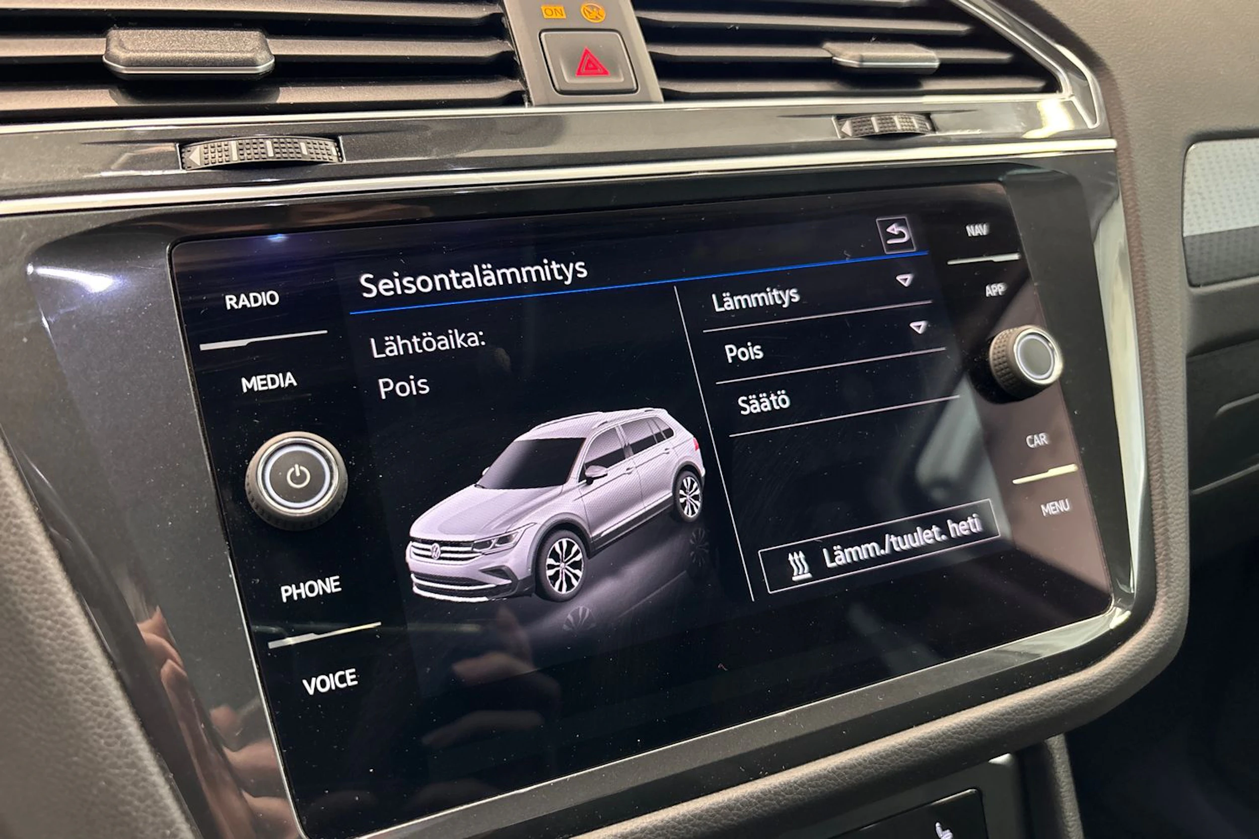 Sininen Volkswagen Tiguan 2022 kuva 32.