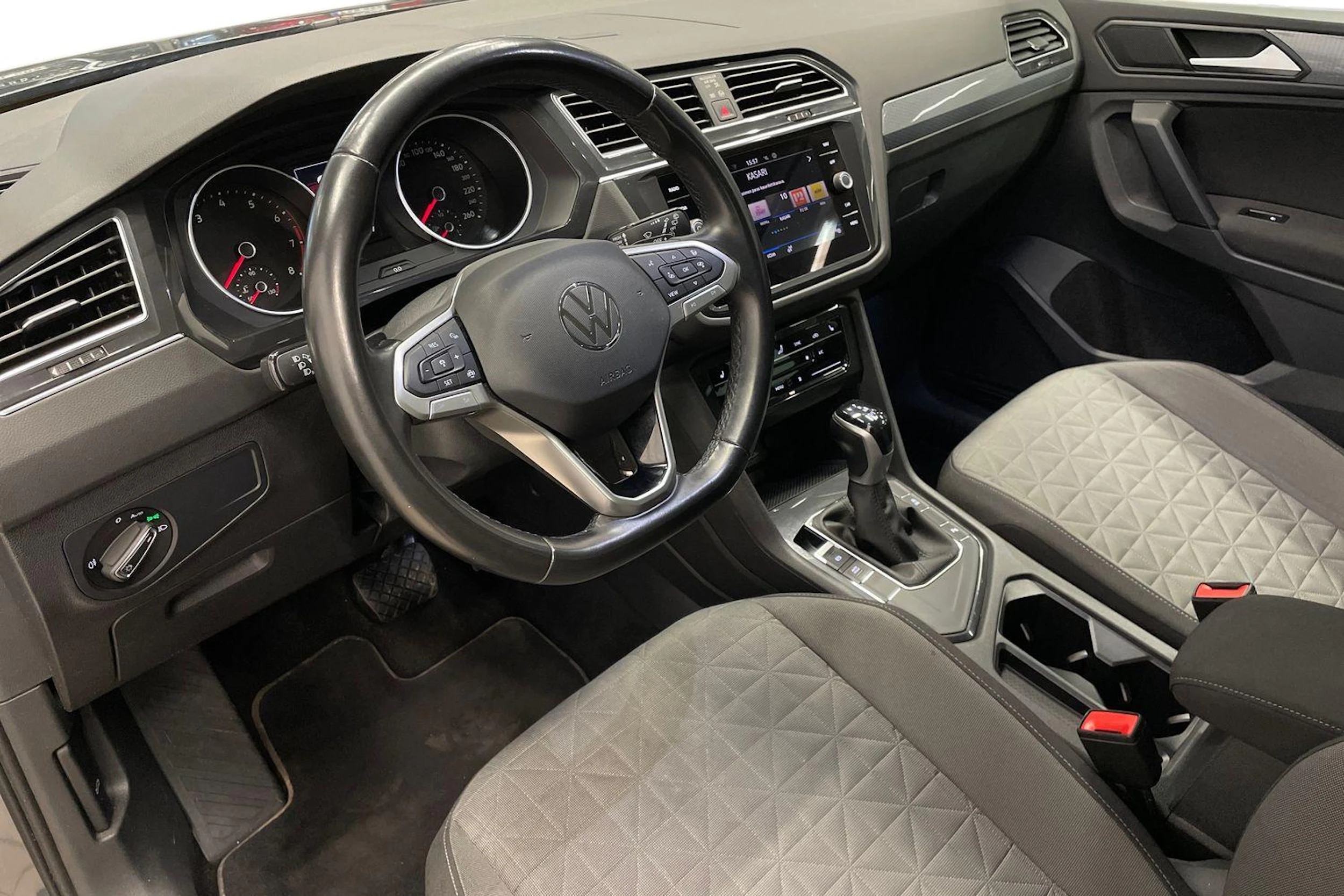 harmaa Volkswagen Tiguan 2022 kuva 6.
