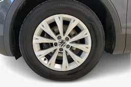 harmaa Volkswagen Tiguan 2022 kuva 9.