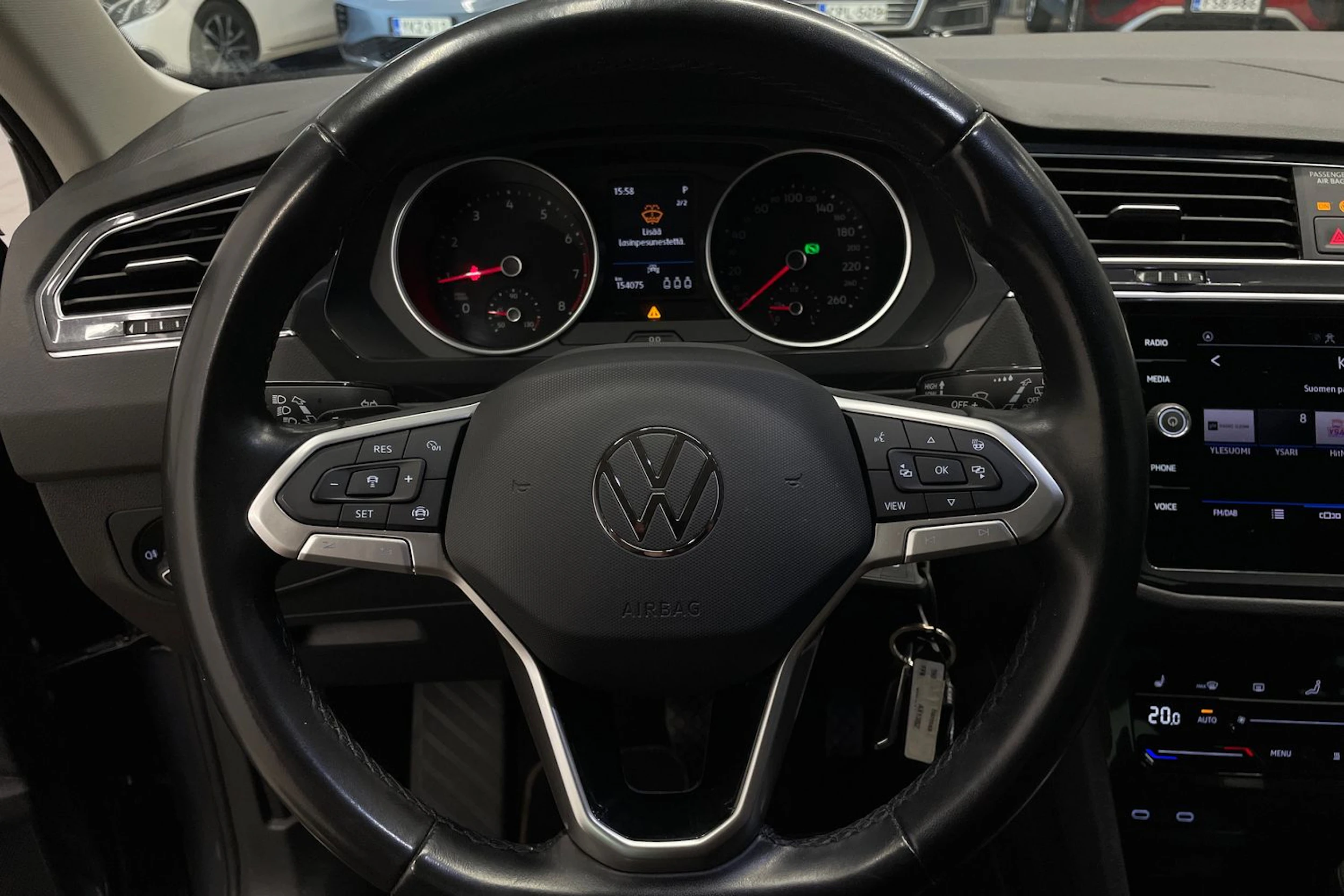 harmaa Volkswagen Tiguan 2022 kuva 12.