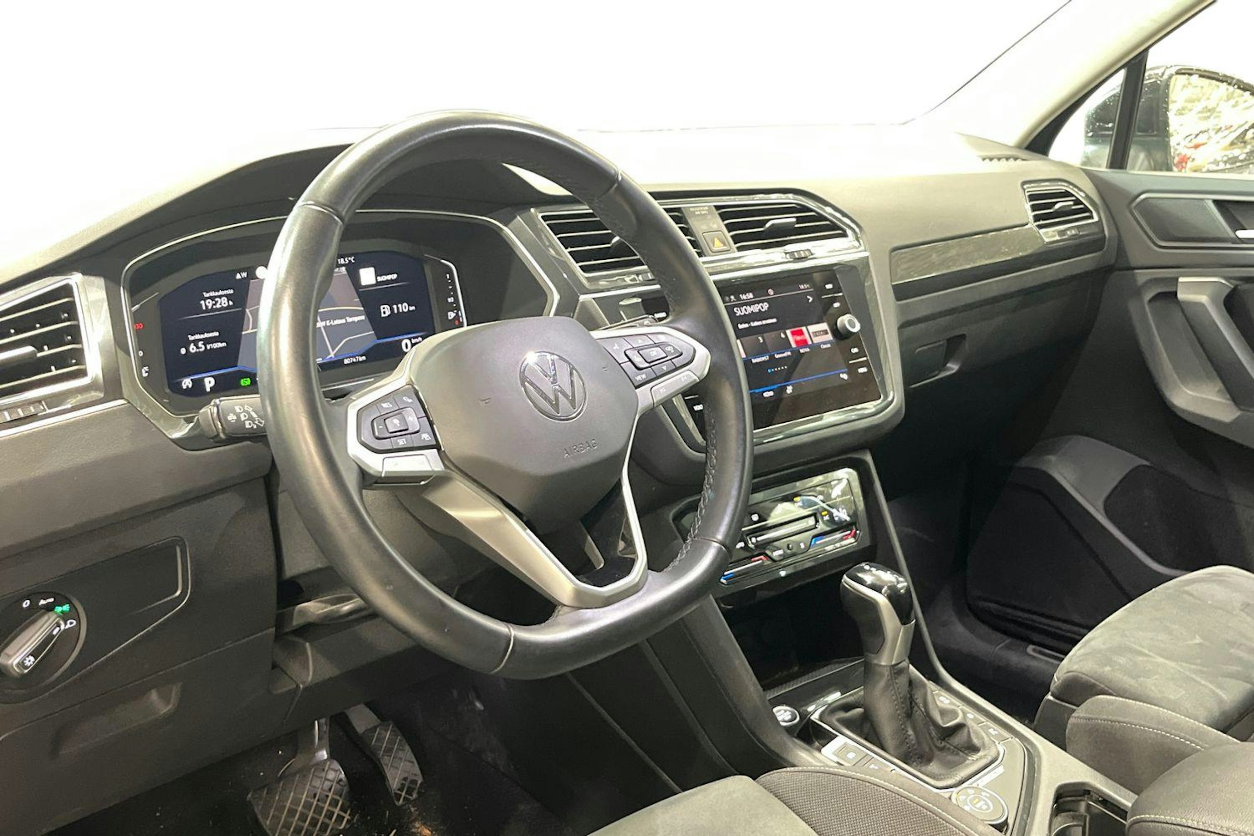 met. musta Volkswagen Tiguan 2022 kuva 3.