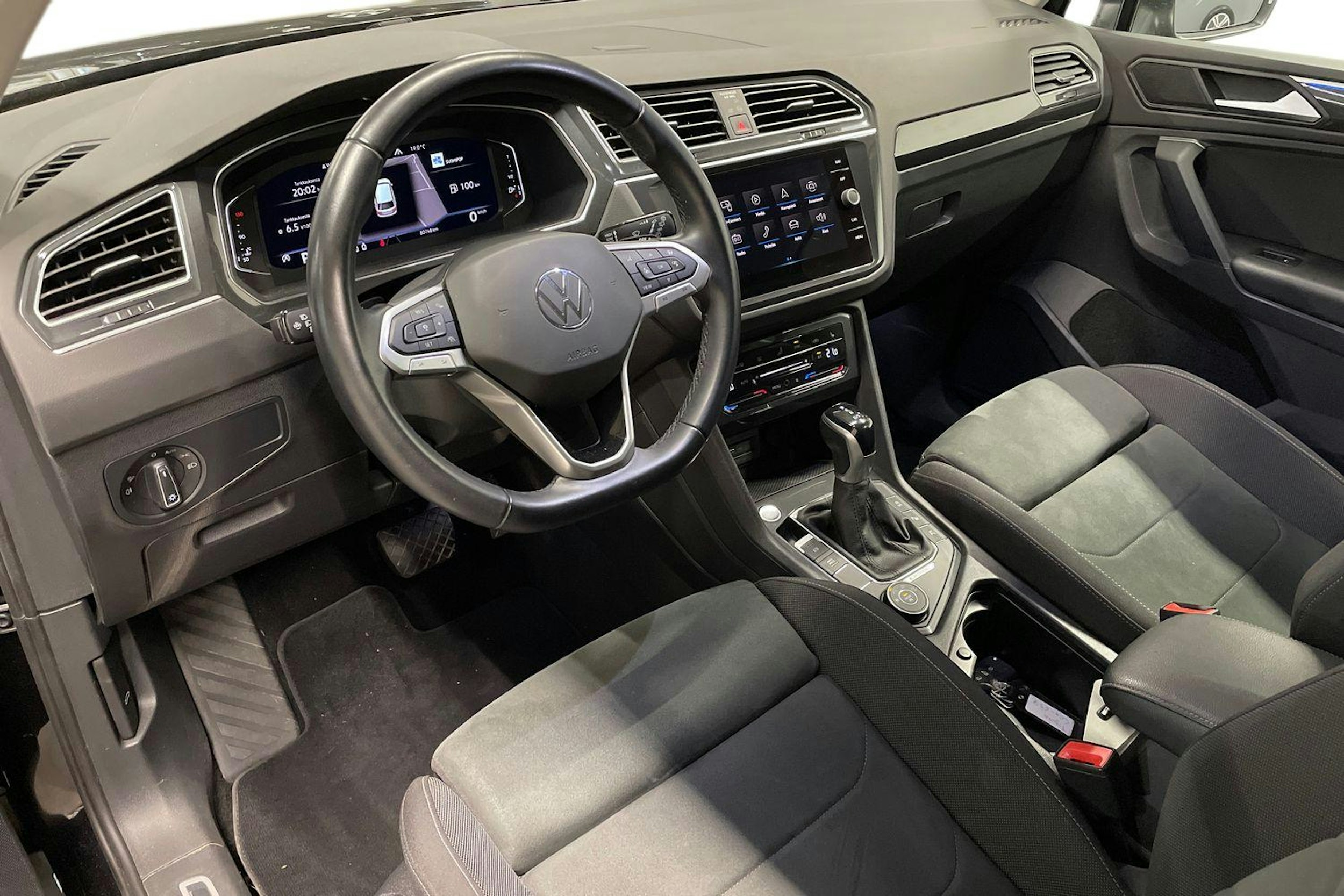 met. musta Volkswagen Tiguan 2022 kuva 6.
