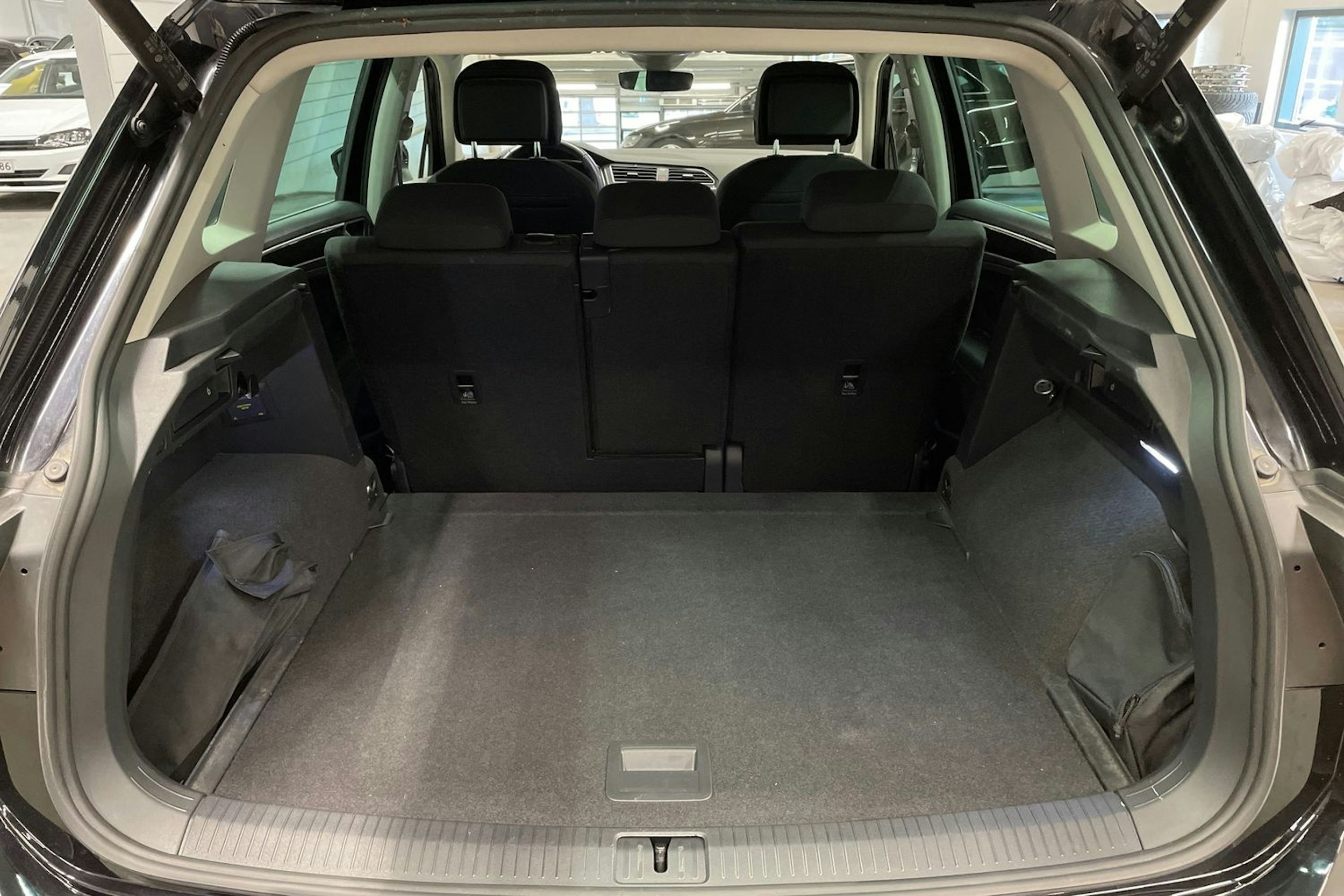 met. musta Volkswagen Tiguan 2022 kuva 12.