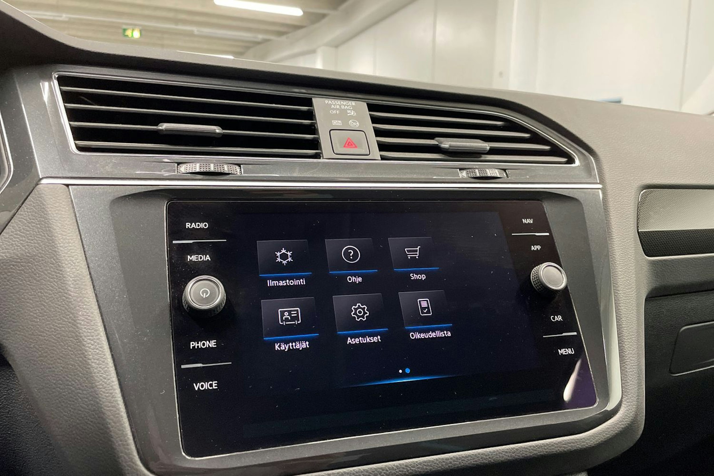 met. musta Volkswagen Tiguan 2022 kuva 15.