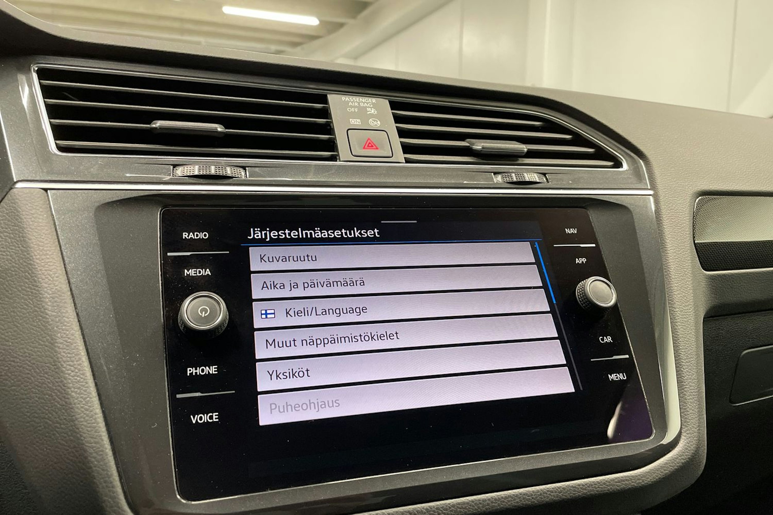 met. musta Volkswagen Tiguan 2022 kuva 16.