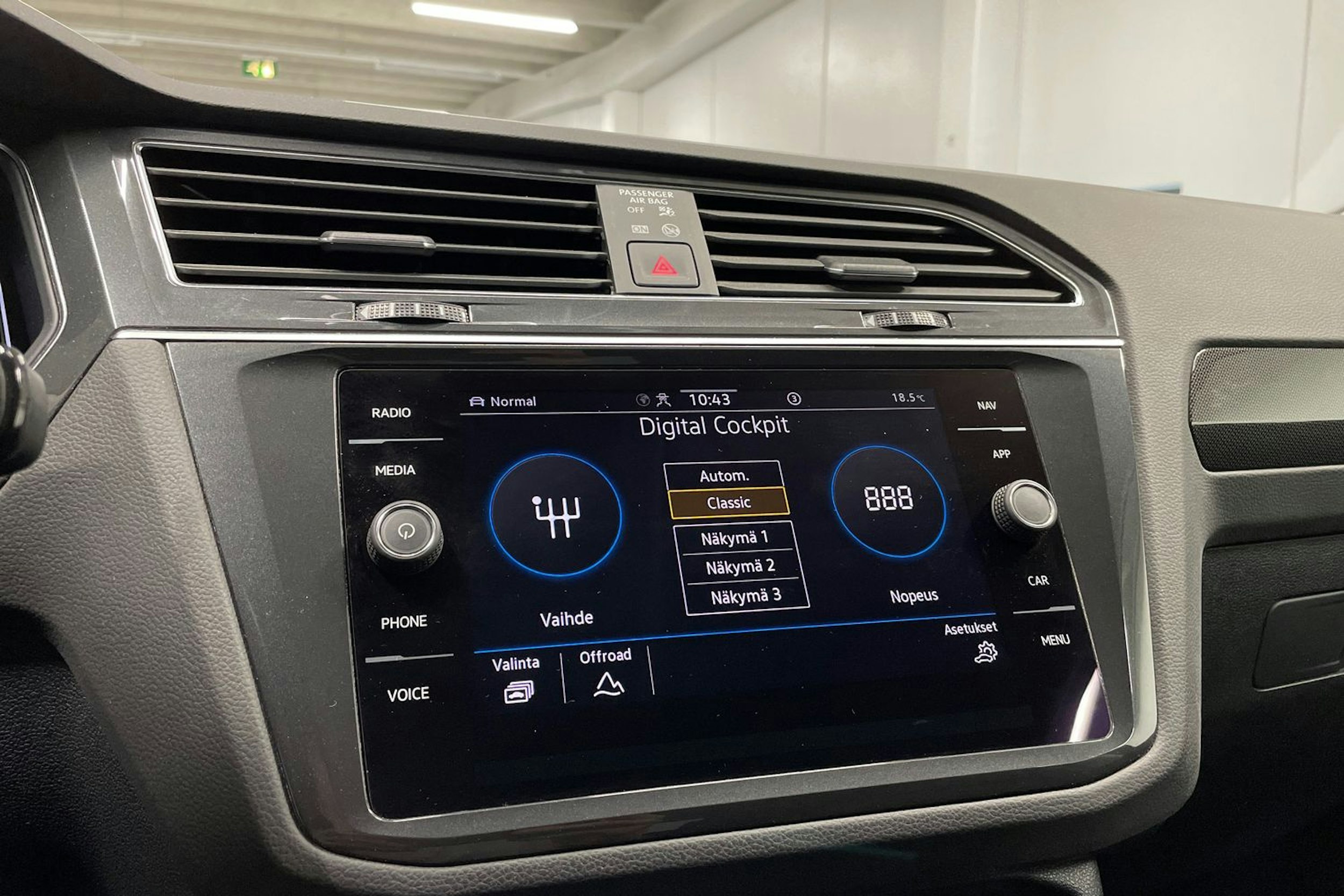 met. musta Volkswagen Tiguan 2022 kuva 17.