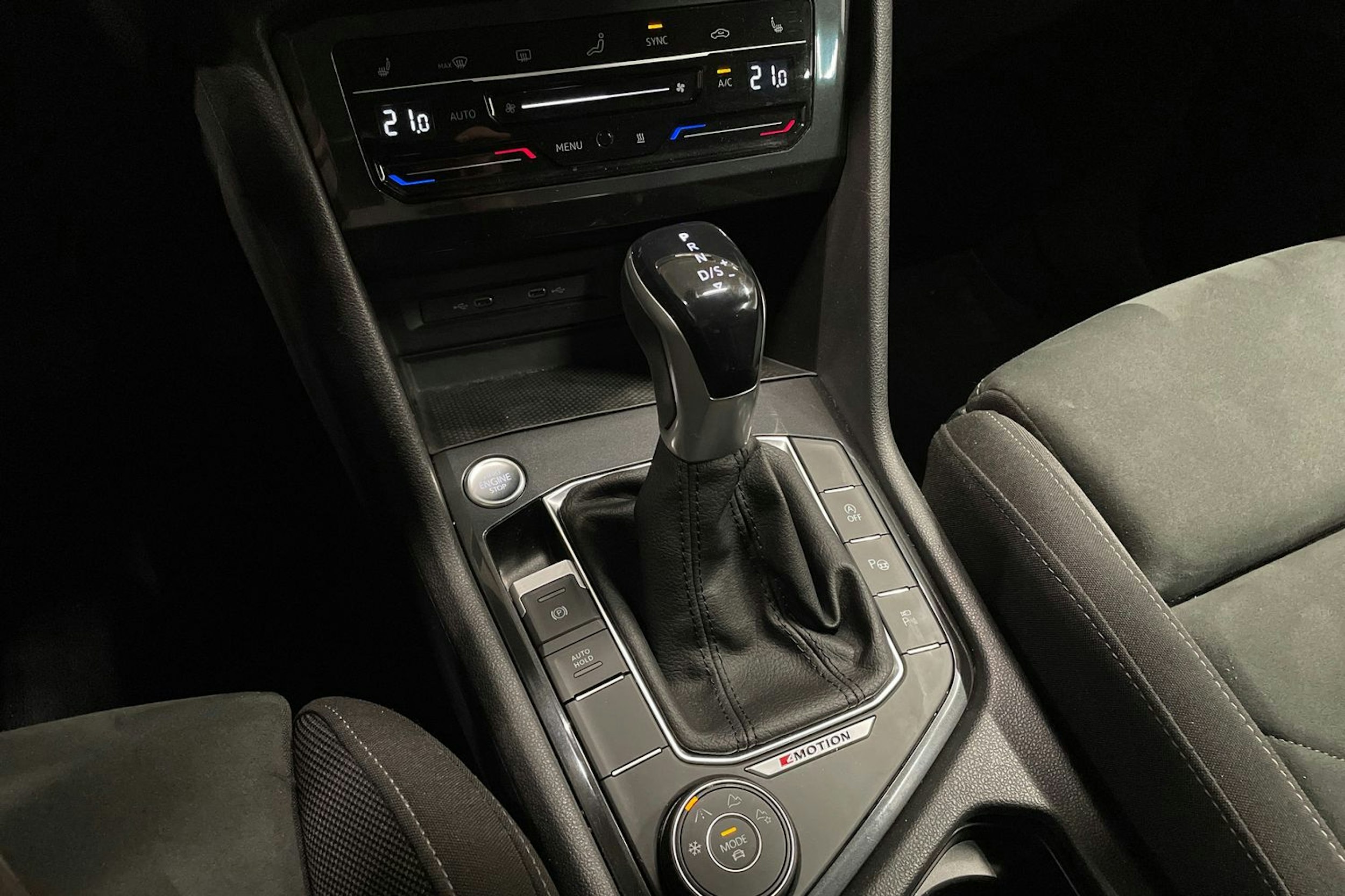 met. musta Volkswagen Tiguan 2022 kuva 20.