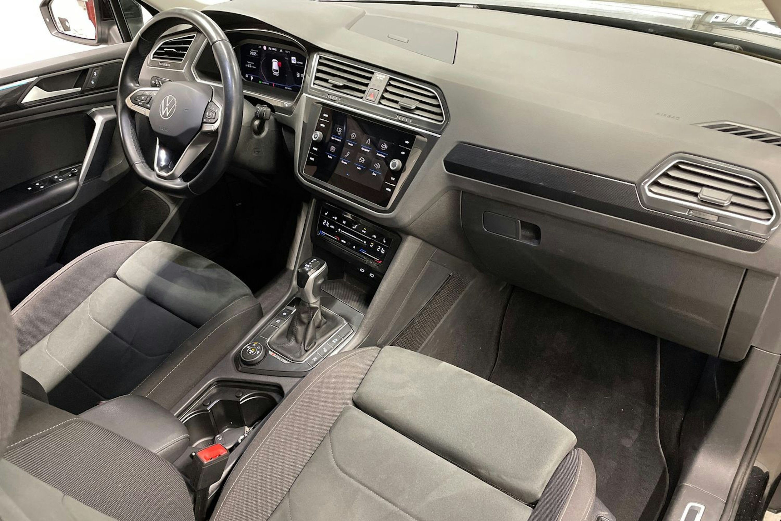 met. musta Volkswagen Tiguan 2022 kuva 27.