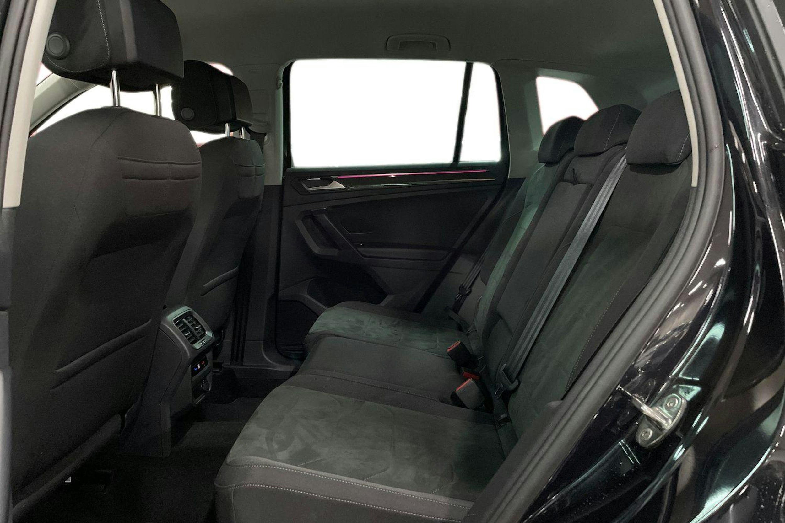 Musta Volkswagen Tiguan 2022 kuva 10.