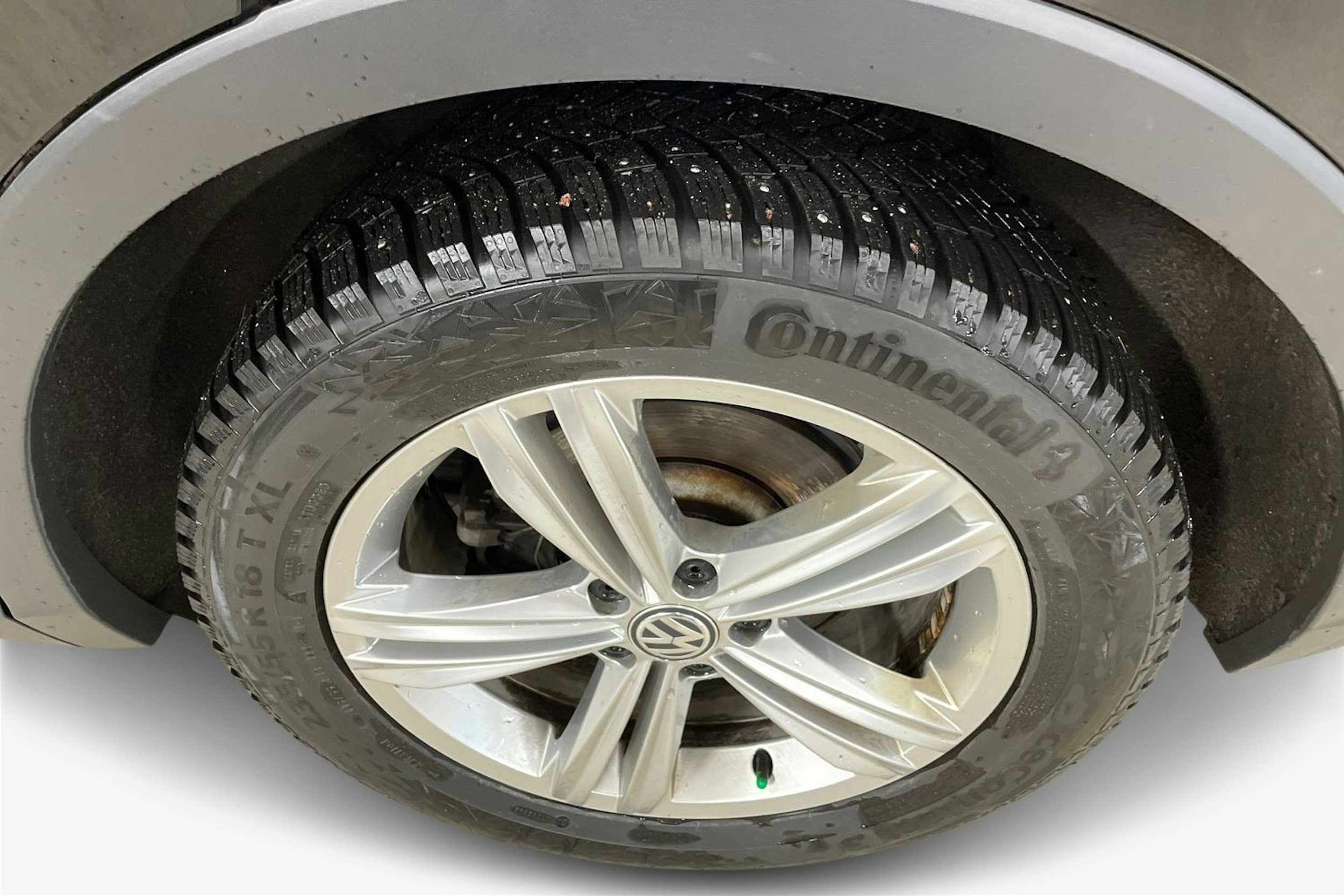 Musta Volkswagen Tiguan 2022 kuva 11.