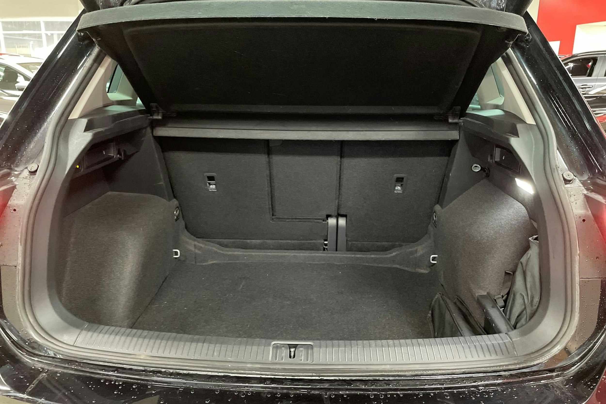 Musta Volkswagen Tiguan 2022 kuva 16.