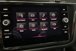 Musta Volkswagen Tiguan 2022 kuva 20.