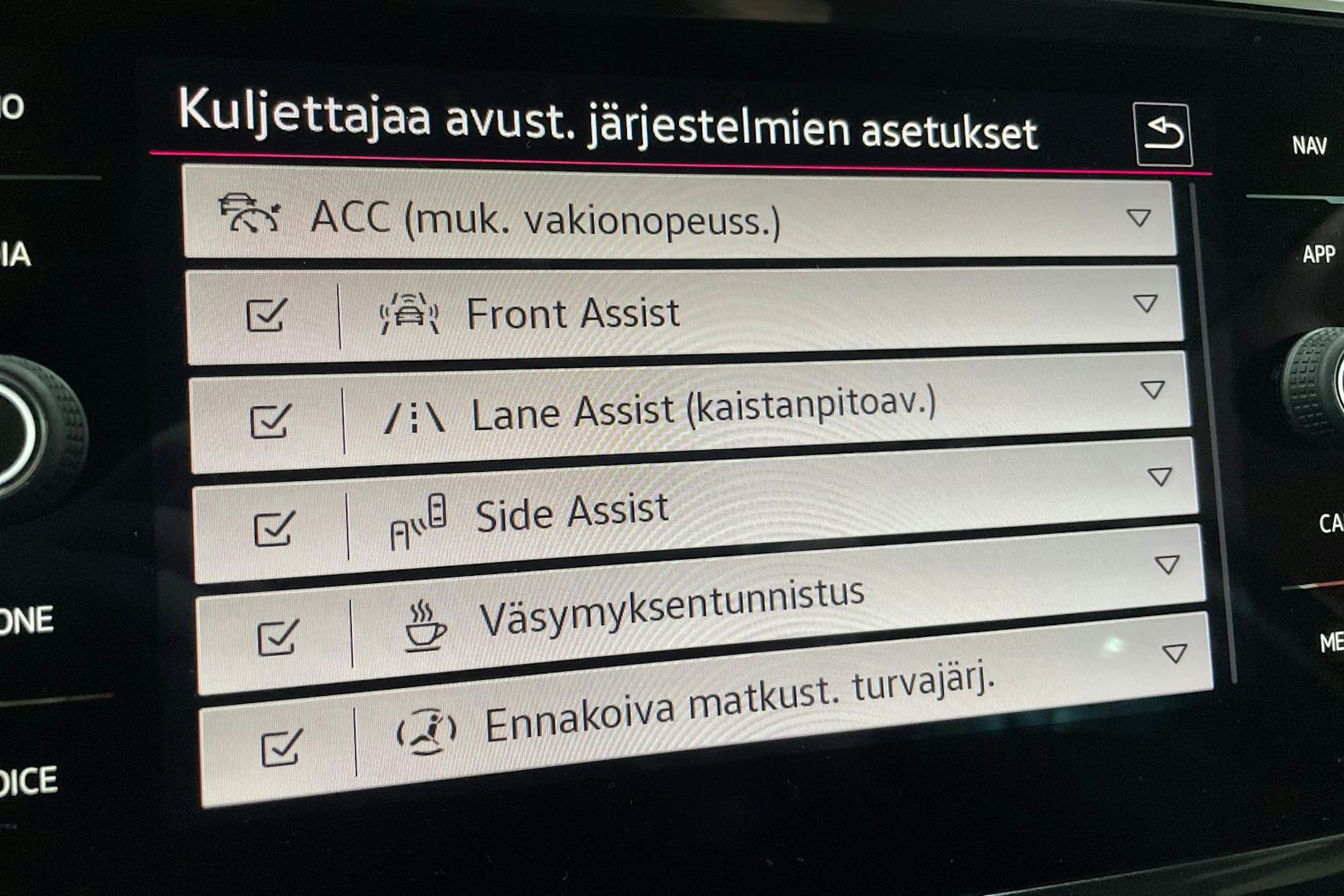 Musta Volkswagen Tiguan 2022 kuva 21.