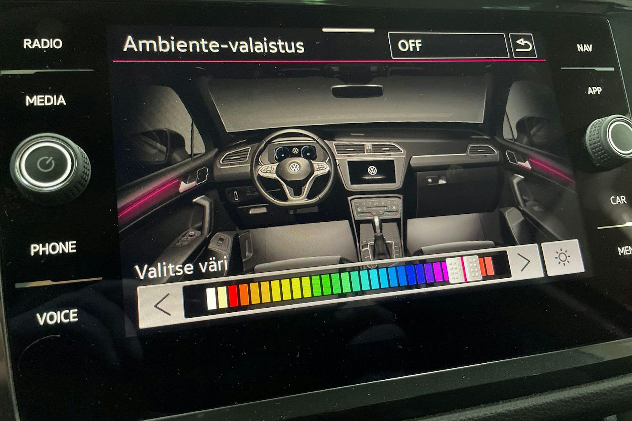 Musta Volkswagen Tiguan 2022 kuva 22.