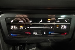 Musta Volkswagen Tiguan 2022 kuva 23.