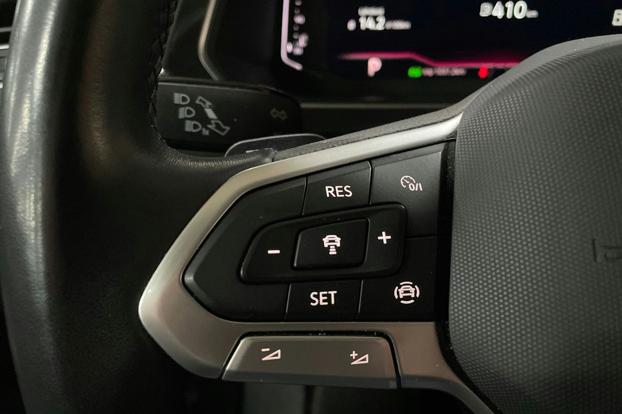 Musta Volkswagen Tiguan 2022 kuva 26.