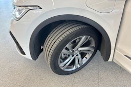 Valkoinen Volkswagen Tiguan 2022 kuva 13.