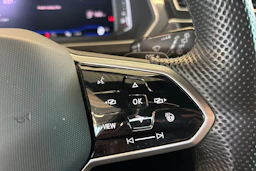 Valkoinen Volkswagen Tiguan 2022 kuva 17.