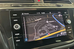 Valkoinen Volkswagen Tiguan 2022 kuva 18.