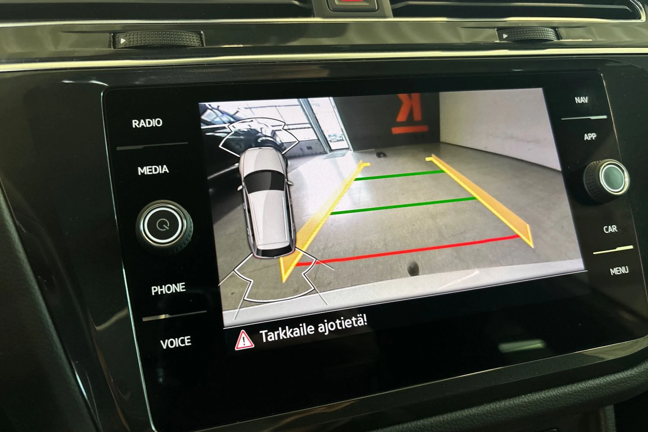 Valkoinen Volkswagen Tiguan 2022 kuva 19.