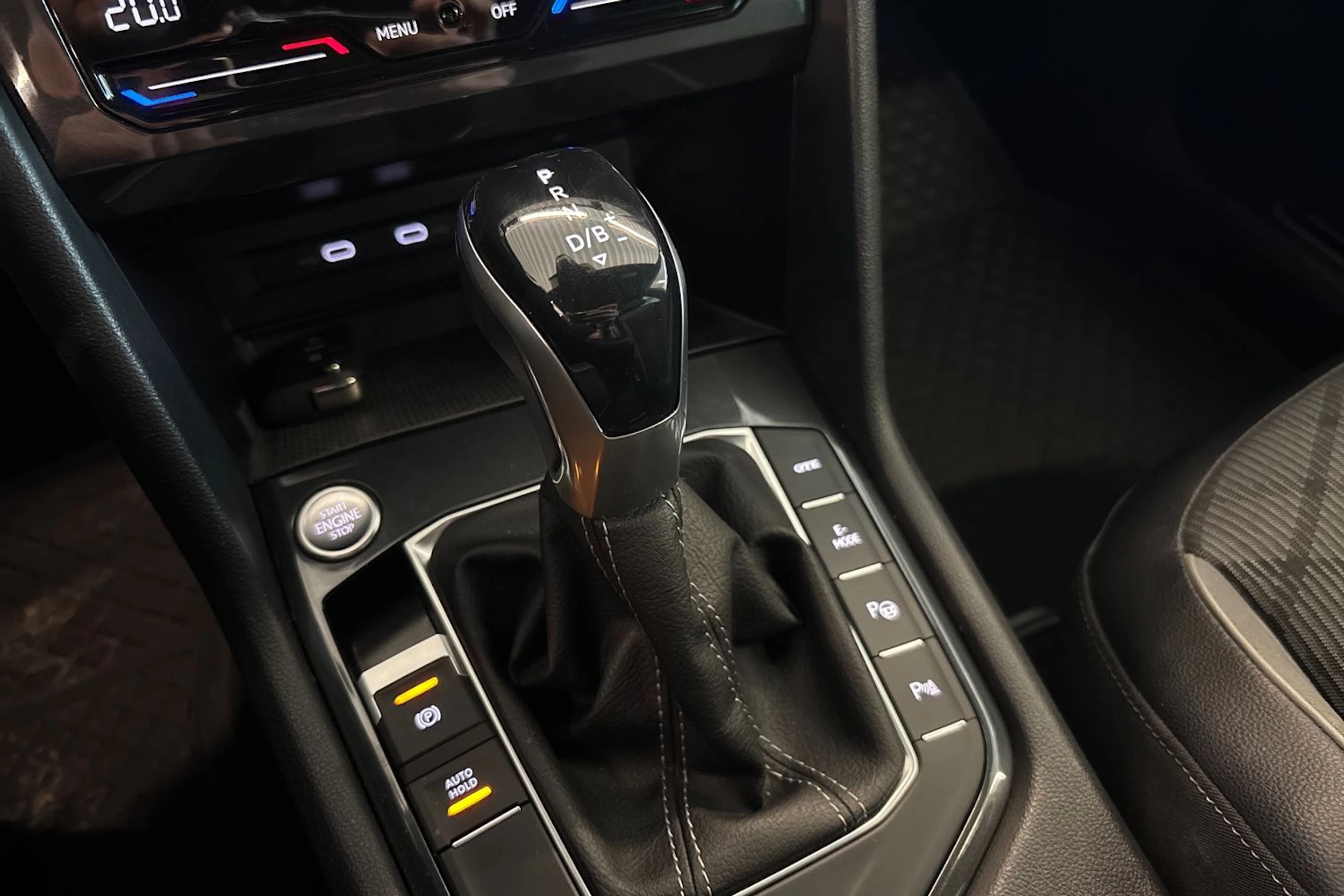 Valkoinen Volkswagen Tiguan 2022 kuva 21.