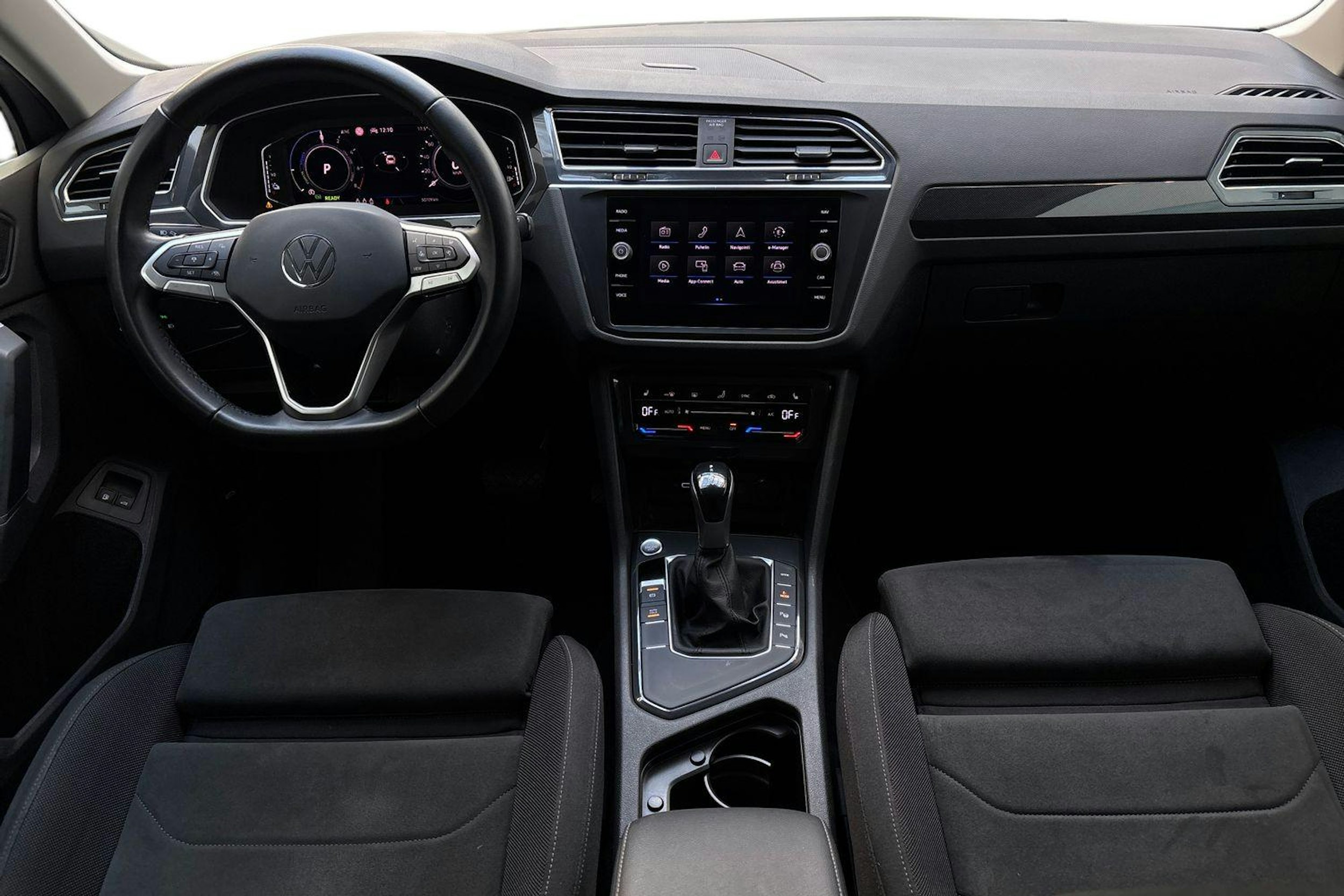 harmaa Volkswagen Tiguan 2022 kuva 9.