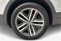 harmaa Volkswagen Tiguan 2022 kuva 11.