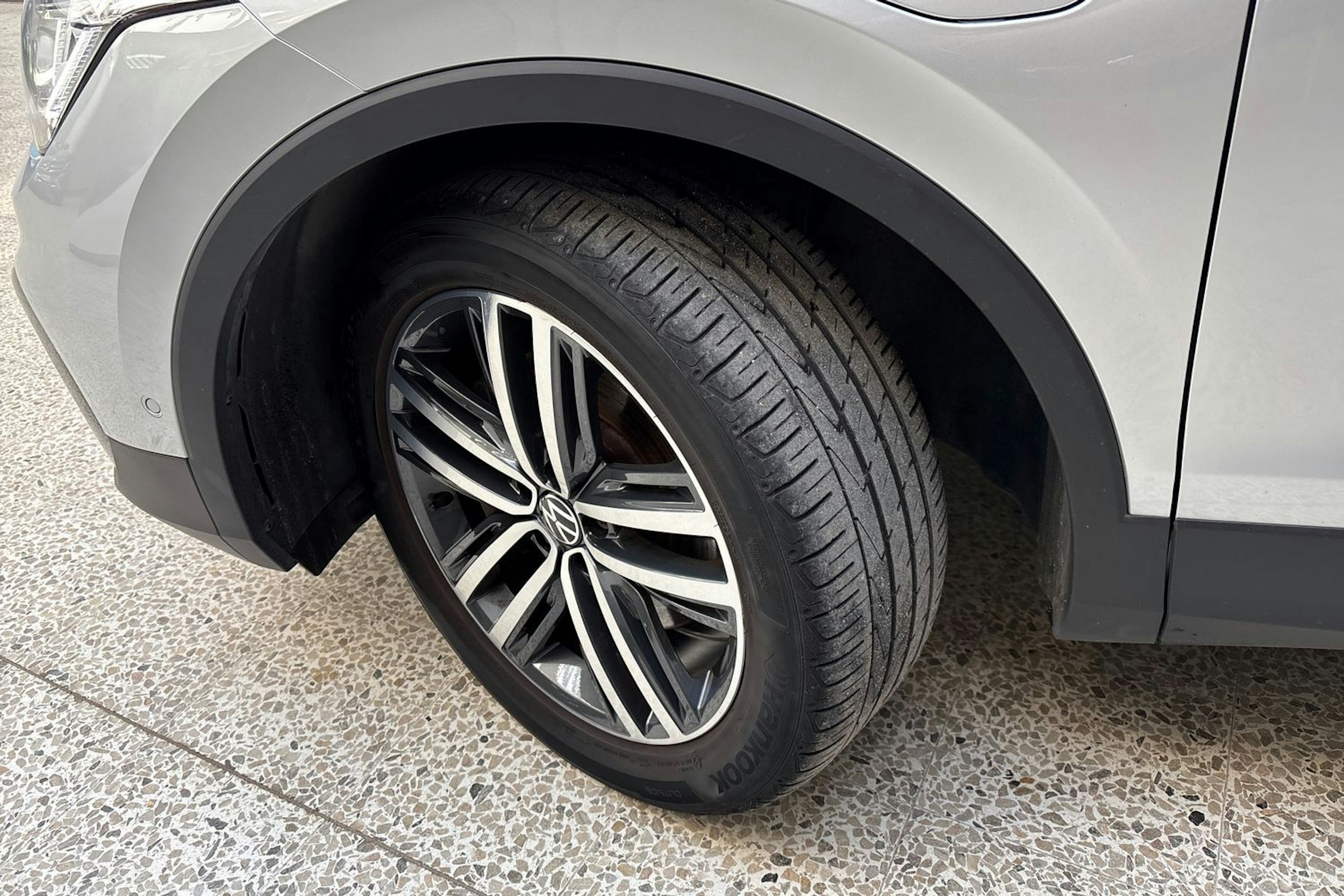 harmaa Volkswagen Tiguan 2022 kuva 13.