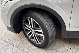 harmaa Volkswagen Tiguan 2022 kuva 13.