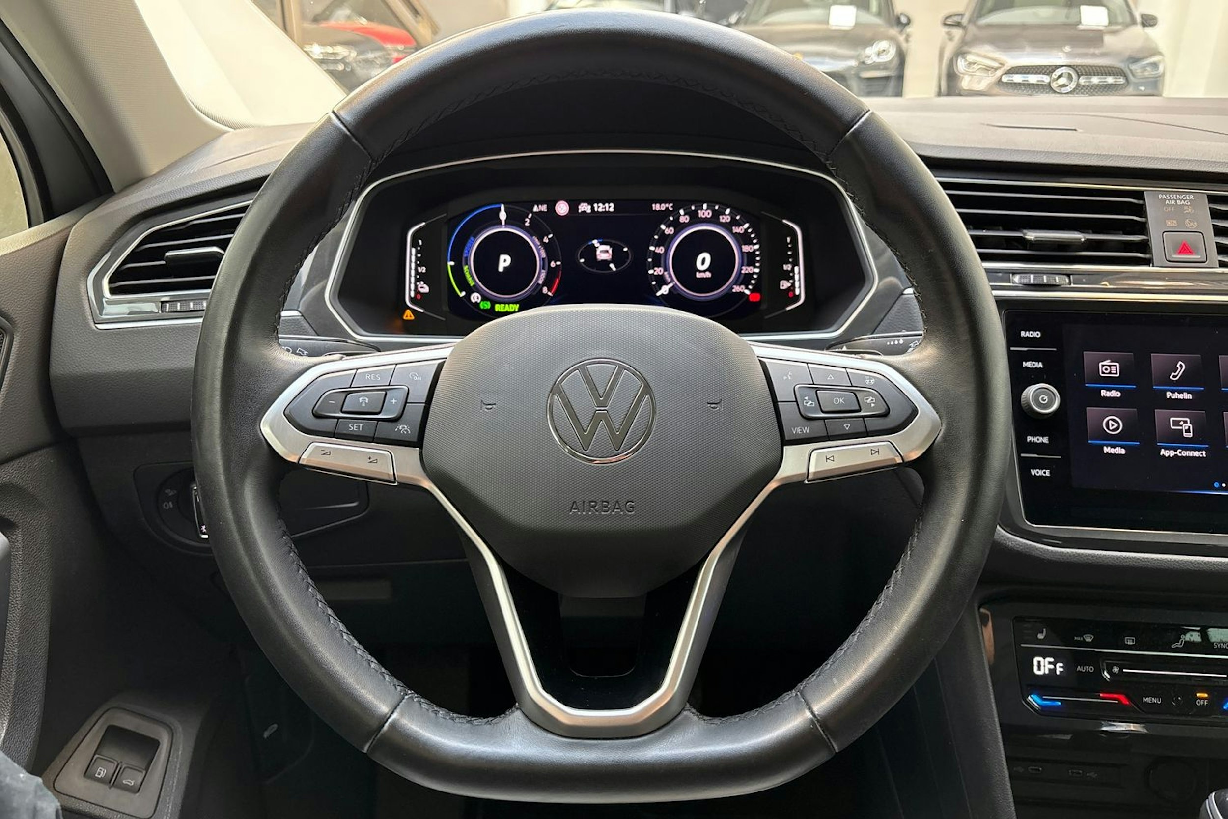 harmaa Volkswagen Tiguan 2022 kuva 18.