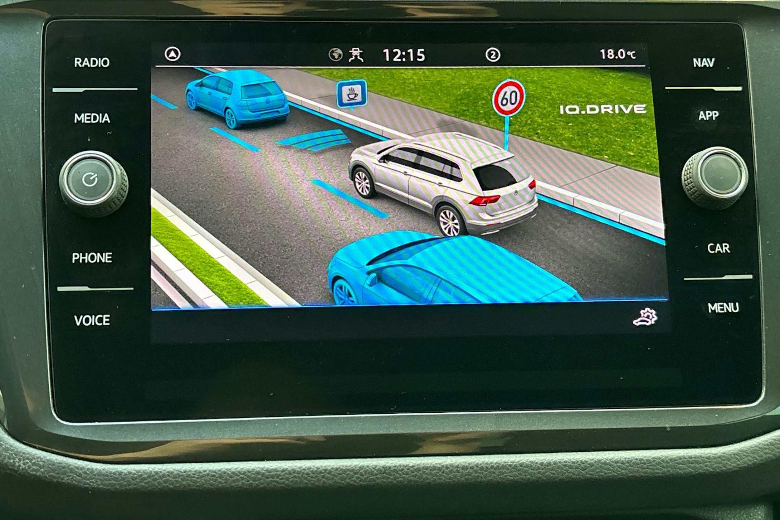 harmaa Volkswagen Tiguan 2022 kuva 22.