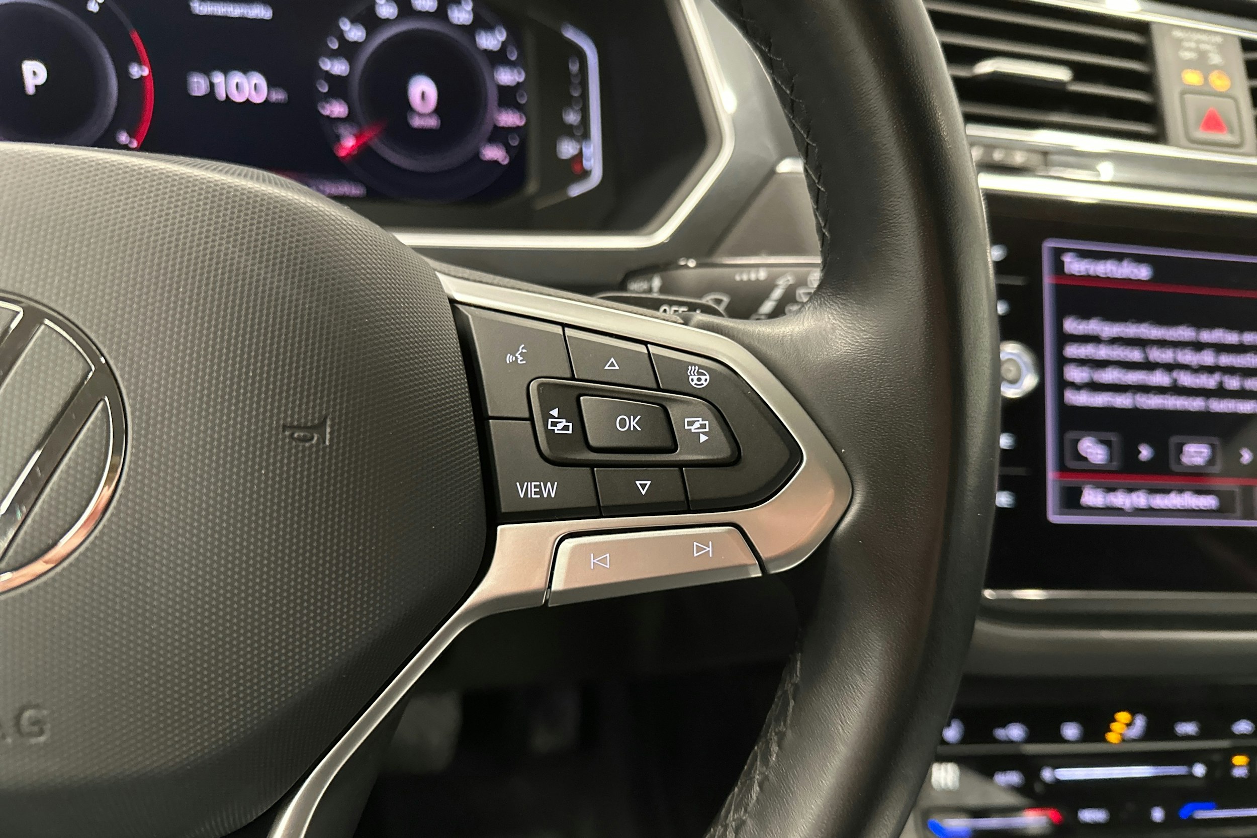 sininen Volkswagen Tiguan 2022 kuva 15.