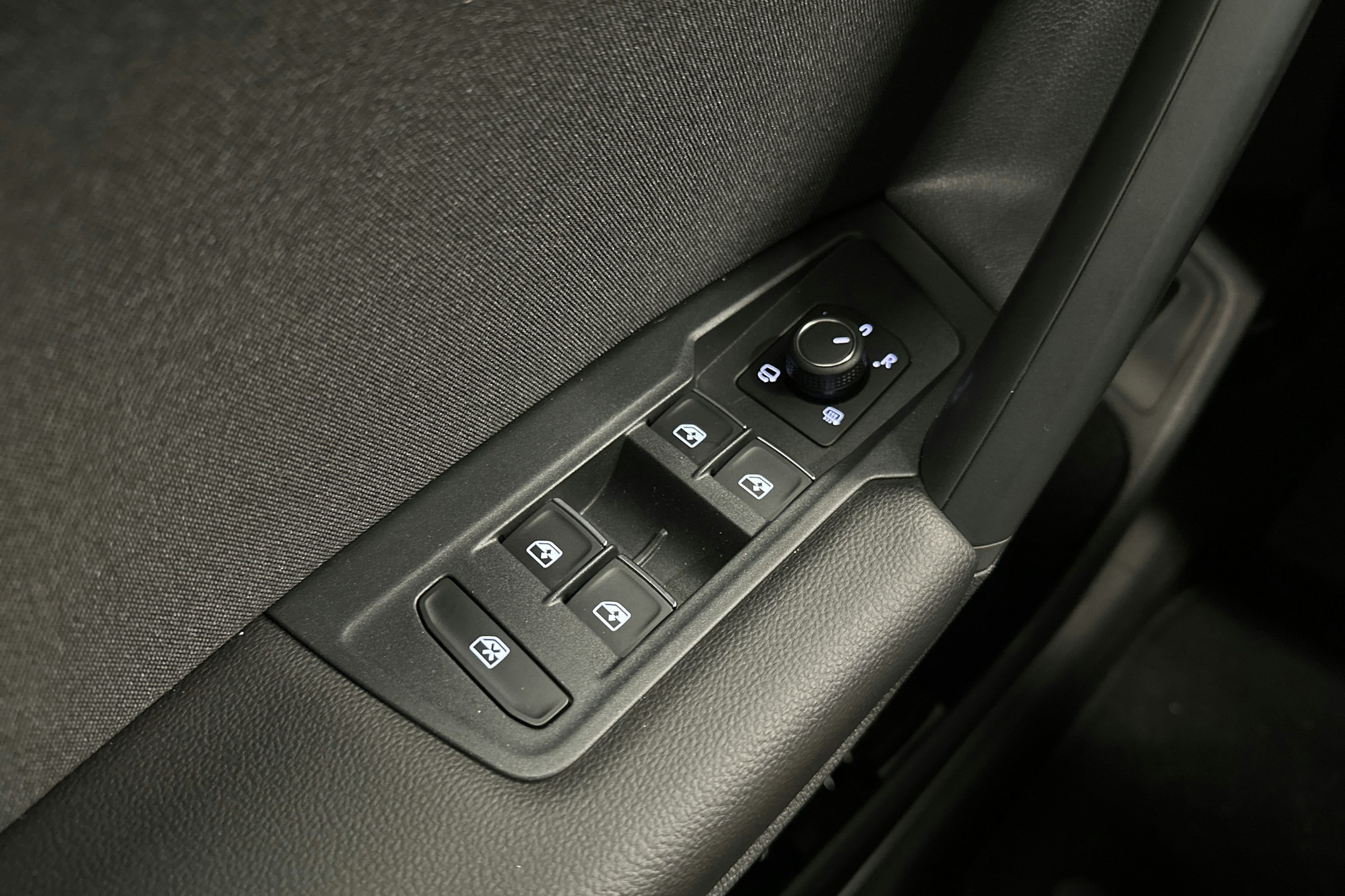 sininen Volkswagen Tiguan 2022 kuva 17.