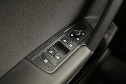 sininen Volkswagen Tiguan 2022 kuva 17.